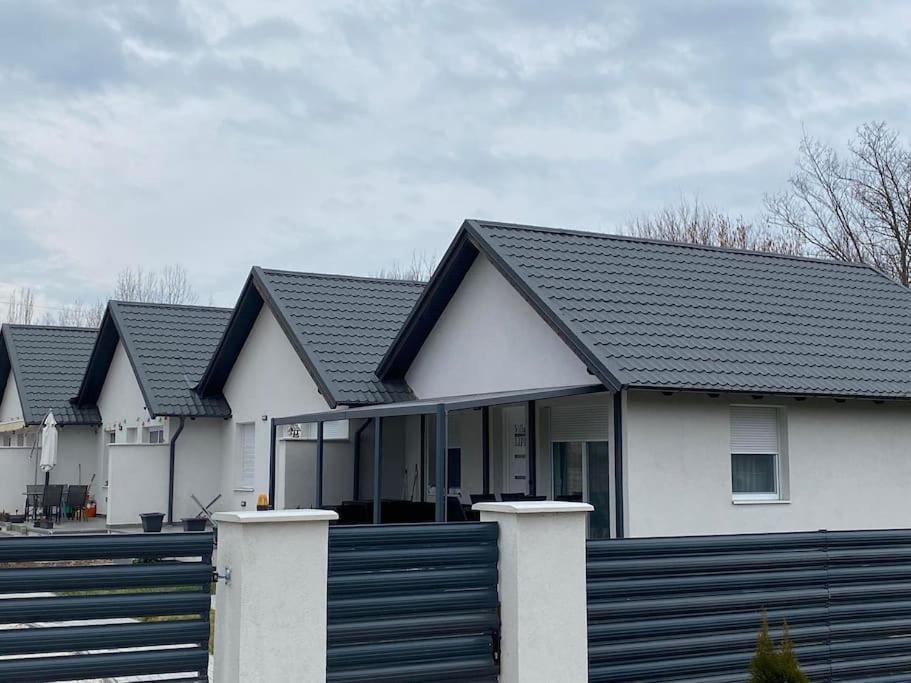 Villa Lipi - Home Away From Home Balatonszárszó Εξωτερικό φωτογραφία